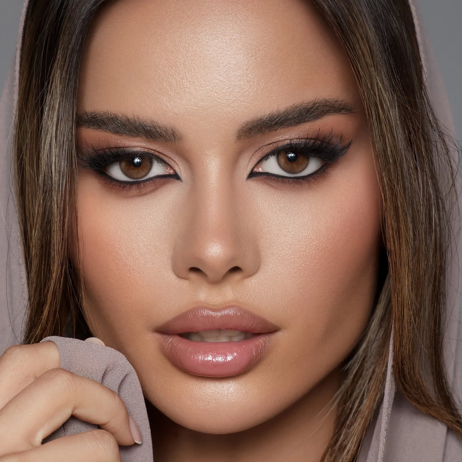 Wearing Bella Contact Lenses Siren Bronze in Saudi arabia