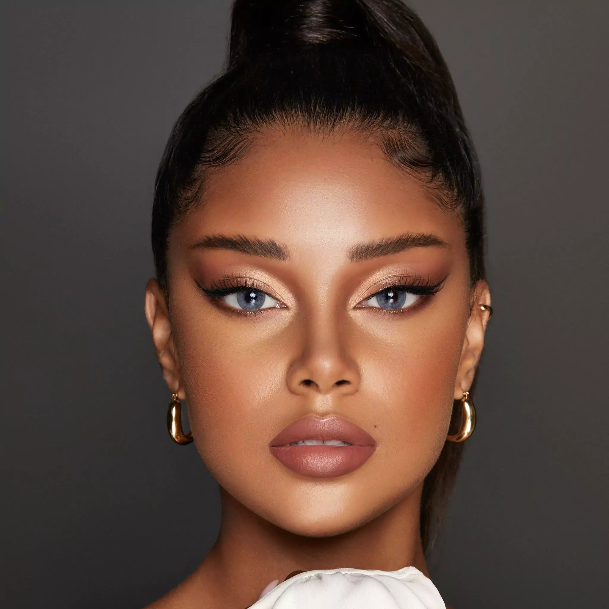 بيلا بلويش جراي