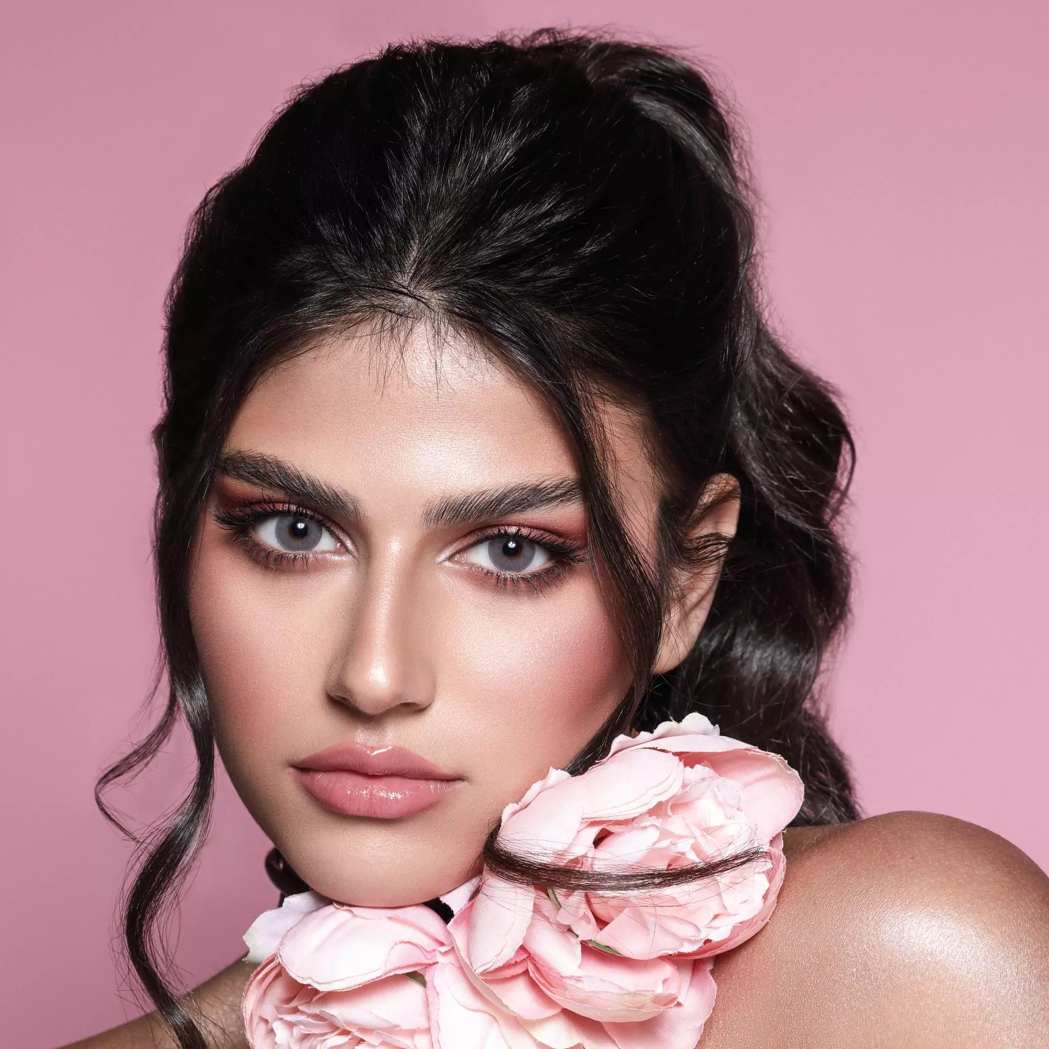 بيلا كلاودي جراي